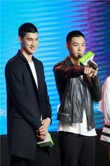 SpeXial宏正、晨翔、毛弟出席爱奇艺《HIGH5 制霸青春》首映