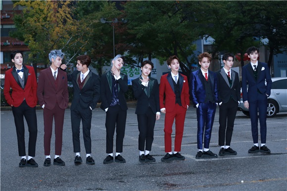 〈Yes 首尔现场〉众偶像万圣节打扮现上班路 BTS满脸疲惫不忘礼貌