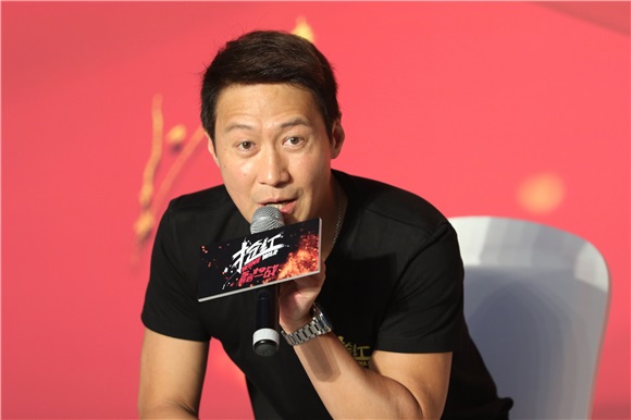 《抢红》5月19日公映 黎明吐槽张涵予「坑兄弟」