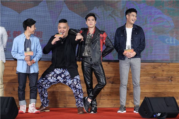 艾伟、张琼姿、陆明君、陈志强、沉建宏、刘宇珊等出席戏剧《这些年那些事》首映会