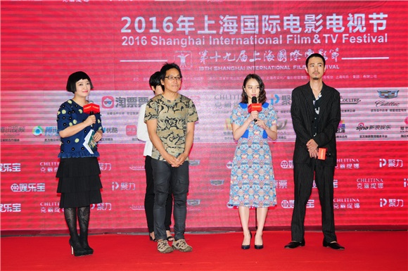 刘昊然出席上海国际电影节《双生》记者会 陈都灵、金赛纶中韩美女同台暗PK
