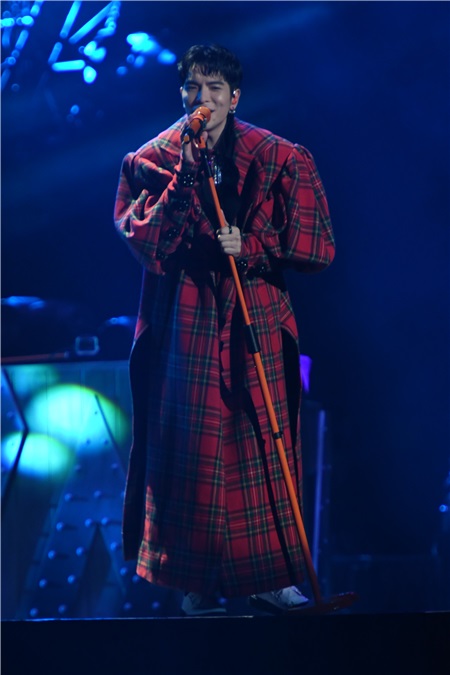 狮子合唱团上海开唱 金曲再现激燃现场