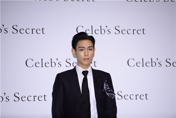 墨镜与西装美男对决 河正宇、T.O.P领衔助阵品牌上市活动
