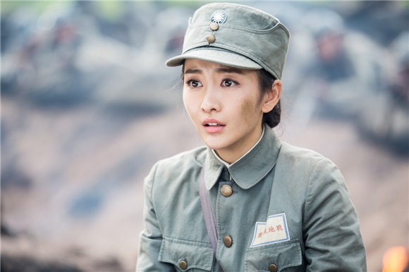 王鸥《锻刀》收视口碑双赢 跑炸点亲上阵被赞敬业