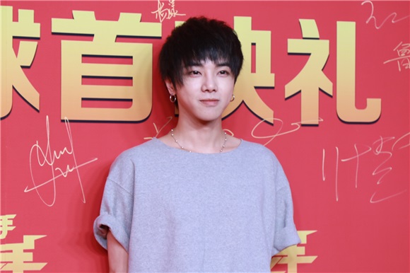 林更新、张静初、华晨宇、腾格尔、刘晓庆、锦荣等电影《快手枪手快枪手》首映红毯