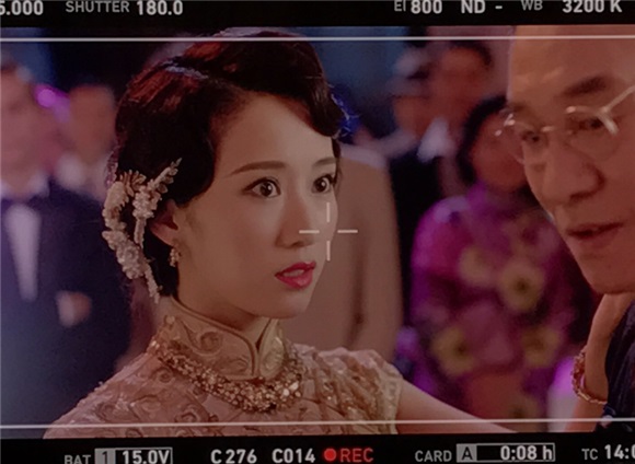 众星亮相《远大前程》 李念复古旗袍装有气质
