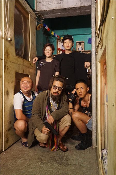张继聪、郑欣宜、连诗雅、周柏豪参加电影《西谎极落之来自太空舱的你》拍摄现场