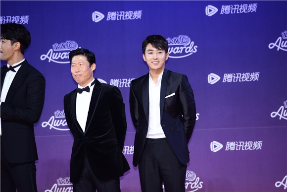 tvN十周年颁奖典礼纪 车胜元、徐玄振等盛装出席