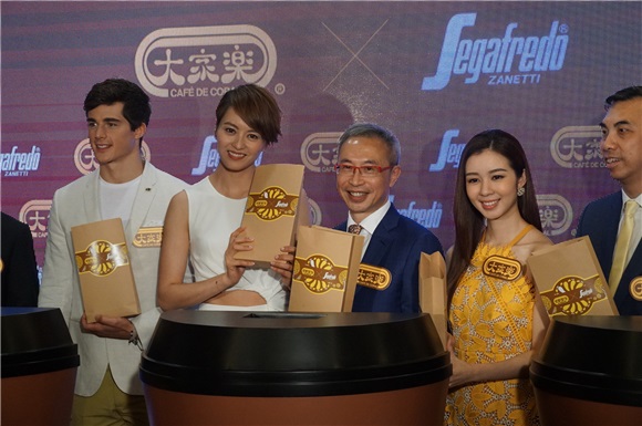 梁咏琪、黎诺懿、廖碧儿、麦明诗等出席餐厅的揭幕礼