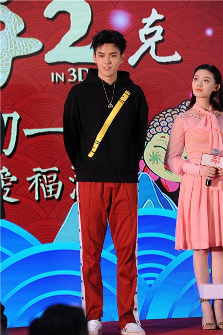 林允同徐克周星驰拍萌照 吴亦凡被调侃为「丐帮帮主」