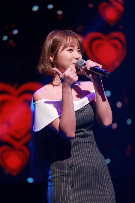 歌手洪真英全新单曲《爱,不爱》发售showcase