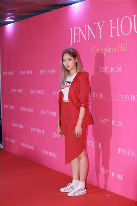 T-ara 孝敏、韩志旼等出席美容沙龙中举办的「慈善捐款派对」