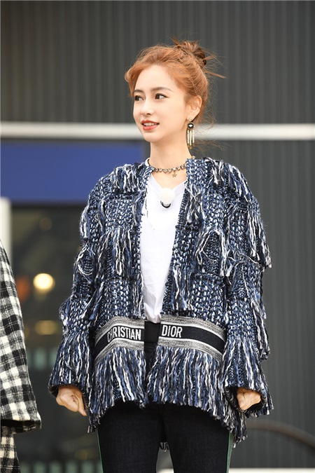 Angelababy《奔跑吧》变陀螺猜嘉宾 抢被大战燃女子力