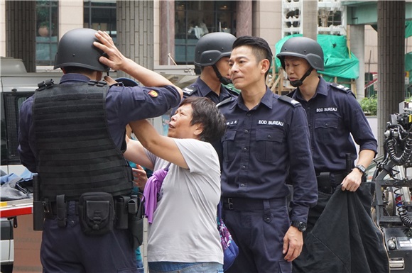 刘德华电影《拆弹专家》拍摄拆炸弹场面