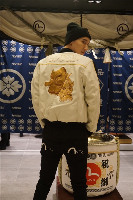 王阳明今出席日本潮牌新店开幕式