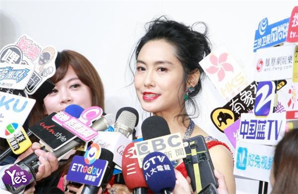 〈Yes 台北现场〉朱茵自爆黄贯中爱送珠宝 戴的越贵老公跟得越紧