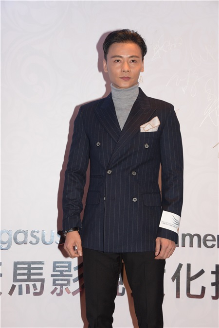 今天晚上举行了天马影视的周年晚会,而老板黄百呜今天请了一众演员吃饭也回顾2016年公司在电影方有好的成绩。而今天晚上旗下公司演员也出席这个盛宴。包括:吴千语、任达华、张晋、蔡少芬、朱茵、黄贯中、林家栋、郑嘉颖、刘心悠等