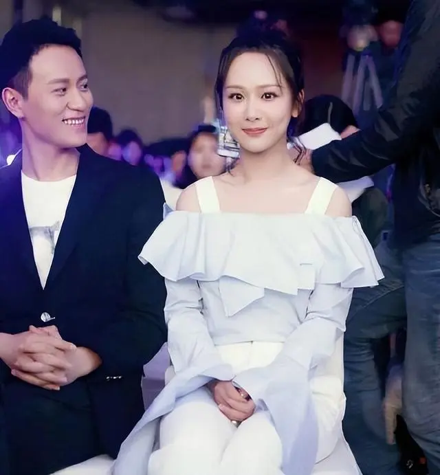秦俊杰毛晓慧感情疑似起波澜 女方凌晨发文宣布已是单身