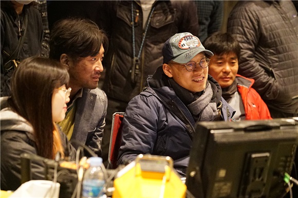 河正宇《失控隧道》全力演出 吃狗粮、喝尿样样来