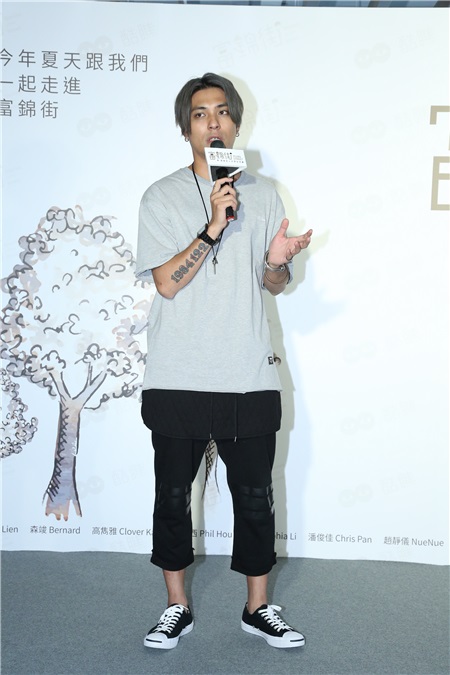 连俞涵、森竣、嘎嘎、钮钮、高隽雅等出席戏剧《富锦街-这条街上的那些故事》首映会
