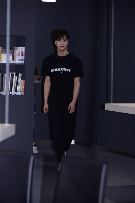 韩国新人男团Astro参加综艺节目《我爱偶像》的录制