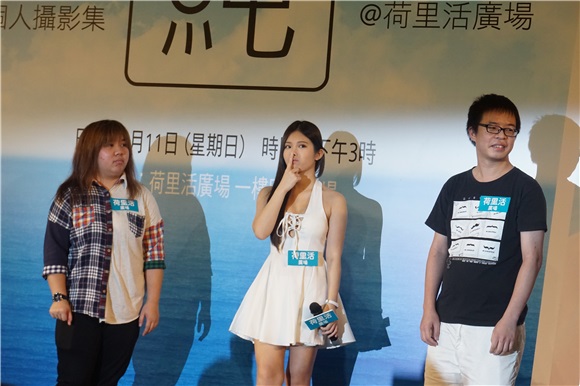 「鸡排妹」郑家纯出席粉丝见面会