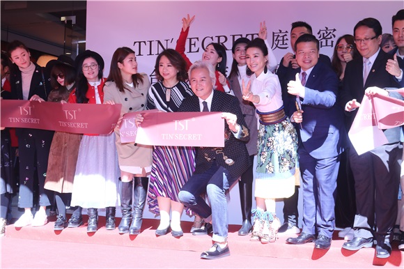 林瑞阳、张庭出席Tin’Secret庭秘密台湾旗舰店开幕记者会