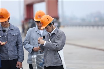 “财务总监”为“极挑团”创业而奔波