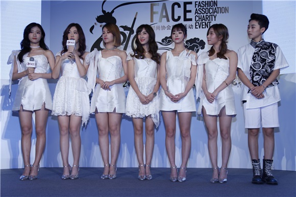 张国立、蜜蜂少女众星闪耀FACE时尚协会慈善活动