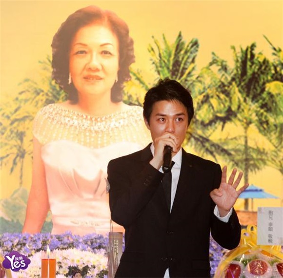 〈Yes 台北现场〉吴克群母亲告别式 播放父母求婚视频感动落泪