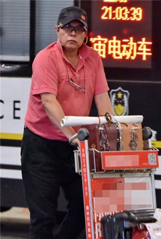 张铁林私生子生母斥其道德败坏:他不适合带孩子