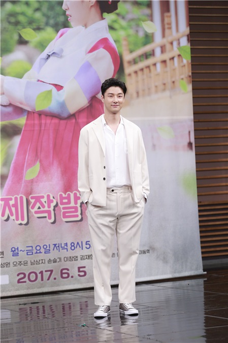 《多样的儿媳》办发布会 咸恩静李周妍等亮相