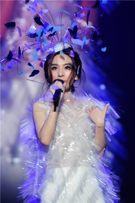 田馥甄上海演唱会全场齐唱《小幸运》 大秀上海话Chloe长裙仙气十足