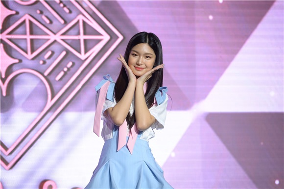 新人女团ELRIS举行首张专辑《WE&def first》发售showcase 宣布正式出道