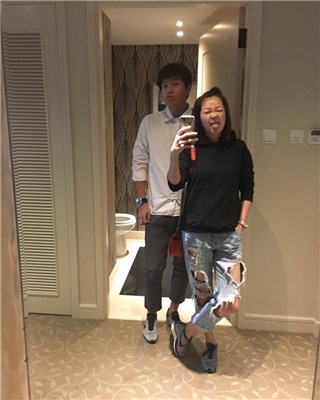 六月要网友找亮点 没想到竟是背锅铲！？
