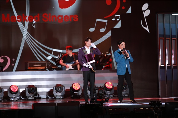 2016 DMC FESTIVAL《假面歌王》举行舞台 李在恩、Dana、金九拉、KCM等出席