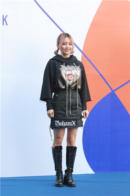 T-ara成员孝敏、gugudan成员美娜、娜英等出席2017F/W首尔时装周活动