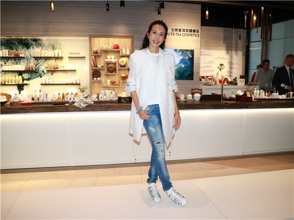 莫文蔚呼吁爱环境重环保 老公热情学中文望有夫妻假