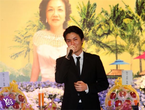 〈Yes 台北现场〉吴克群母亲告别式 播放父母求婚视频感动落泪