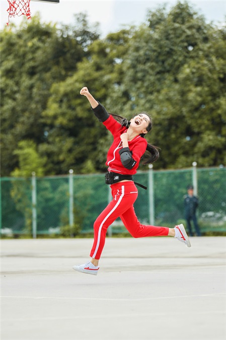 谢娜被称「绝杀」开拓者 撕衣怒吼庆夺冠