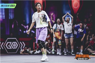 女选手石一童霸气登场