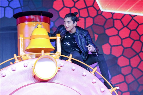 成龙黄子韬王凯王大陆三十六计玩火车《铁道飞虎》12月30日喜剧贺岁