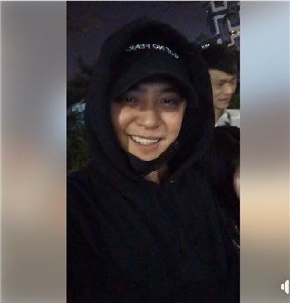 罗志祥开直播要大家来抓猪 撑不到一分钟就被抓到了