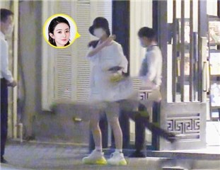 赵丽颖深夜带儿子与好友聚餐   儿子正面首曝光肉嘟嘟小包子脸