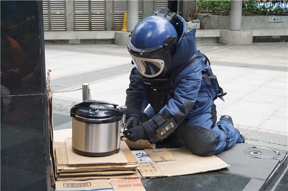 刘德华电影《拆弹专家》拍摄拆炸弹场面