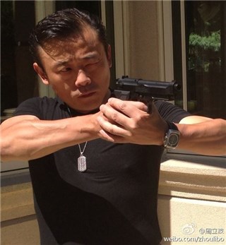 周立波保释后微博首发声：打扰大家过年，深表歉意