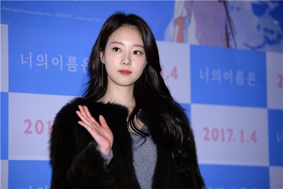 Jisoo、徐信爱、池赫拉、安普贤彬等出席了电影《你的名字》VIP试映会