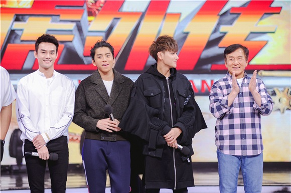成龙《快本》集结飞虎 王凯黄子韬王大陆上演制服诱惑
