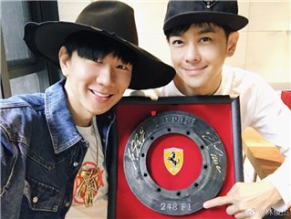林俊杰被抢锋头 Kimi逆天长睫毛超抢镜