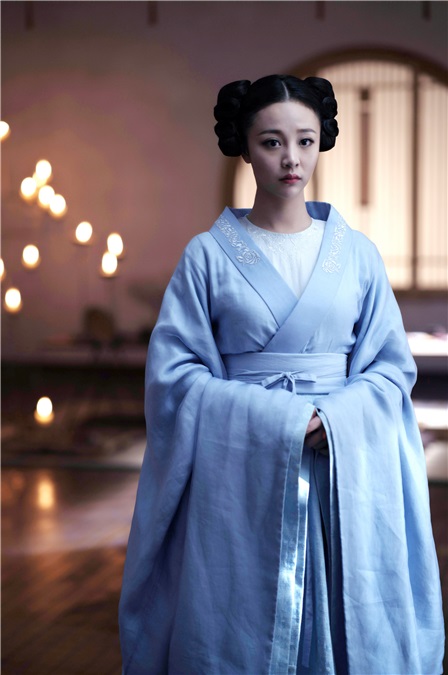 《凤囚凰》开播 关晓彤高雨儿戏里戏外姐妹情深